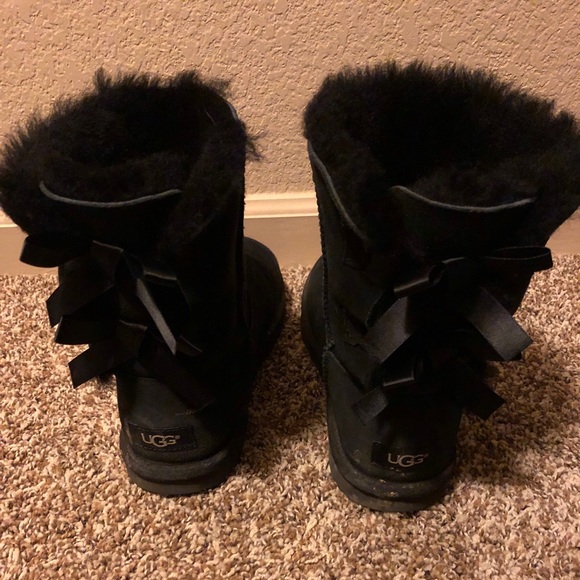 UGG Shoes - Black Bow Tie Uggs